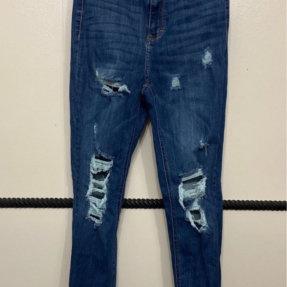 Cello high rise distressed jean size 9
